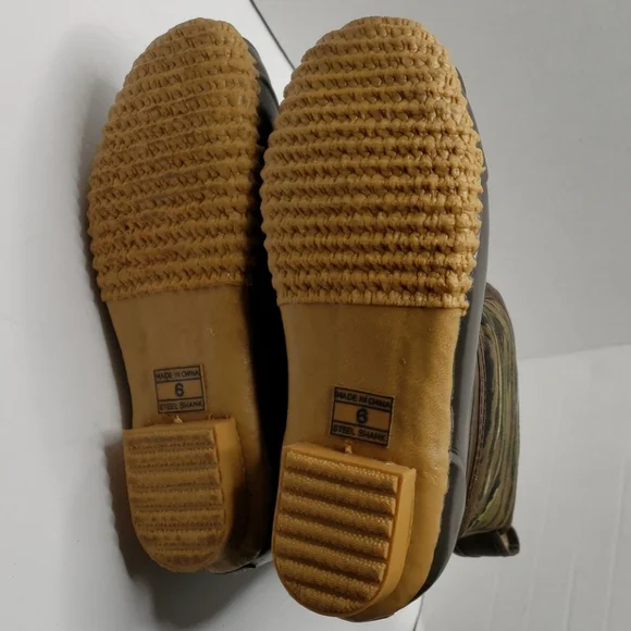 Golden Retriever Thinsulate Camo Duck Boots Sz. 6 - Picture 7 of 11